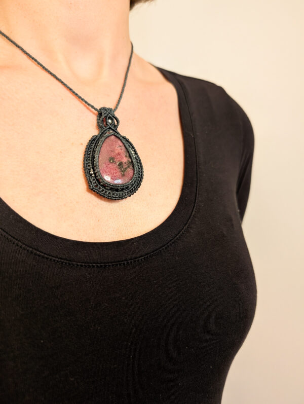 Pendentif rhodonite asymétrique